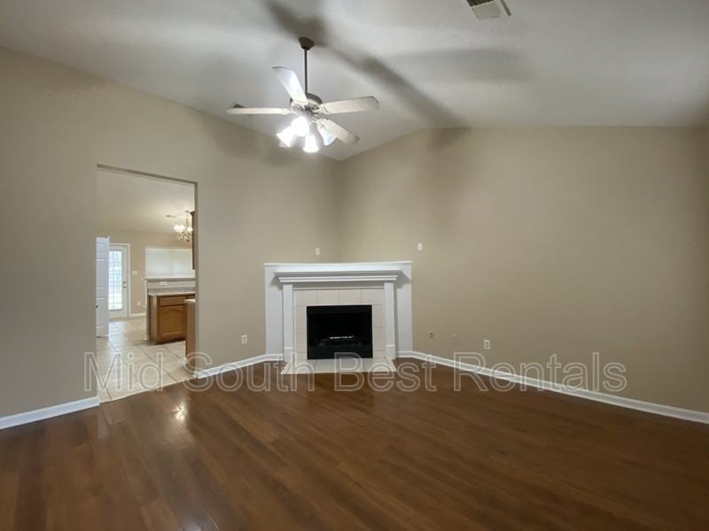 2505 Boxford Ln - Photo 2 of 14