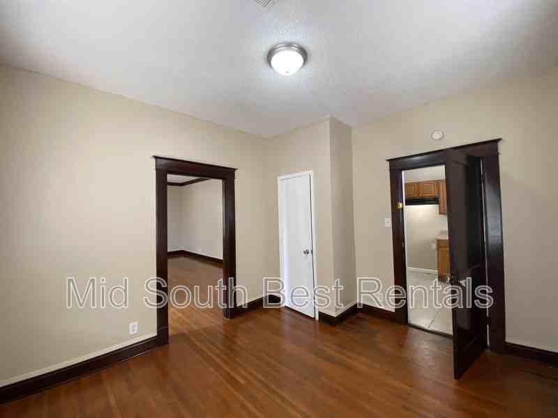 893 N Willett St - Photo 5 of 15