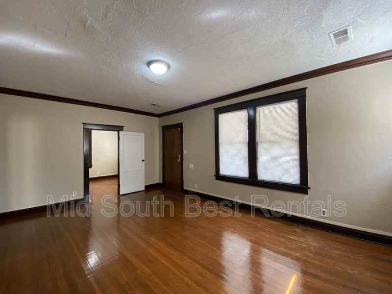 893 N Willett St - Photo 6 of 15