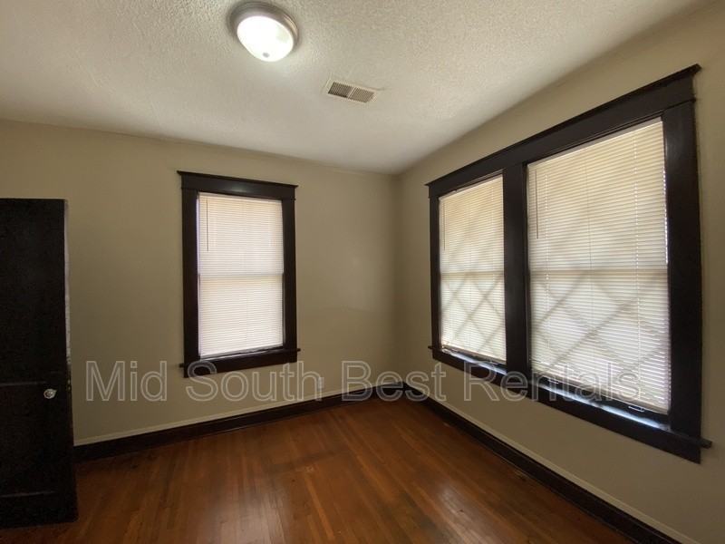 893 N Willett St - Photo 7 of 15