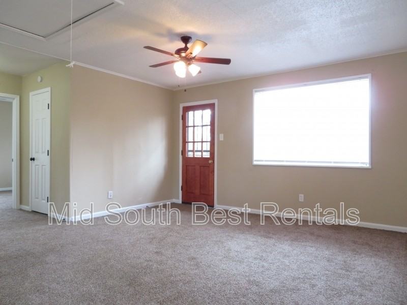 2927 Montague Cv - Photo 2 of 6