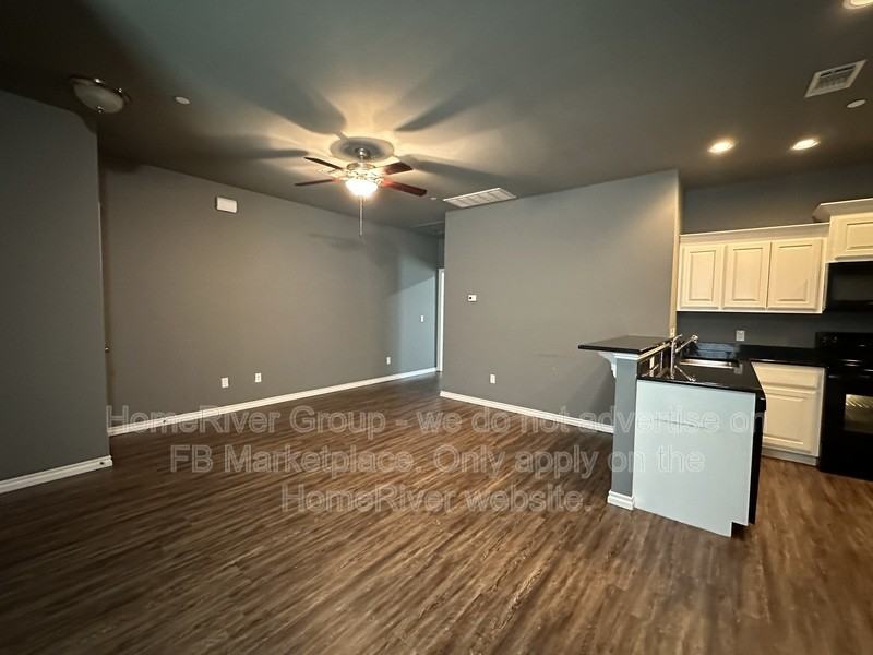 1031 Sw 92nd St - Photo 2 of 17