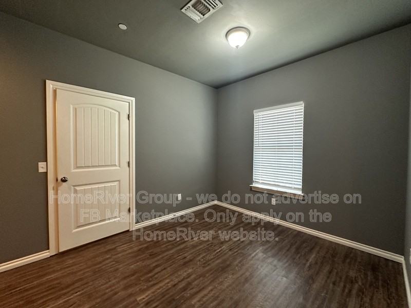 1031 Sw 92nd St - Photo 3 of 17