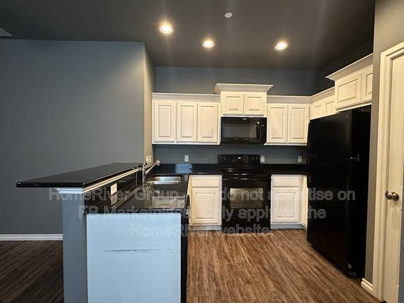 1031 Sw 92nd St - Photo 5 of 17