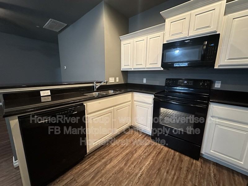 1031 Sw 92nd St - Photo 6 of 17