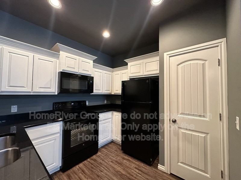 1031 Sw 92nd St - Photo 7 of 17