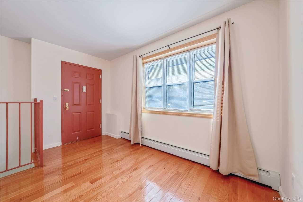 22009 64th Ave Apt 1 - Photo 3 of 24