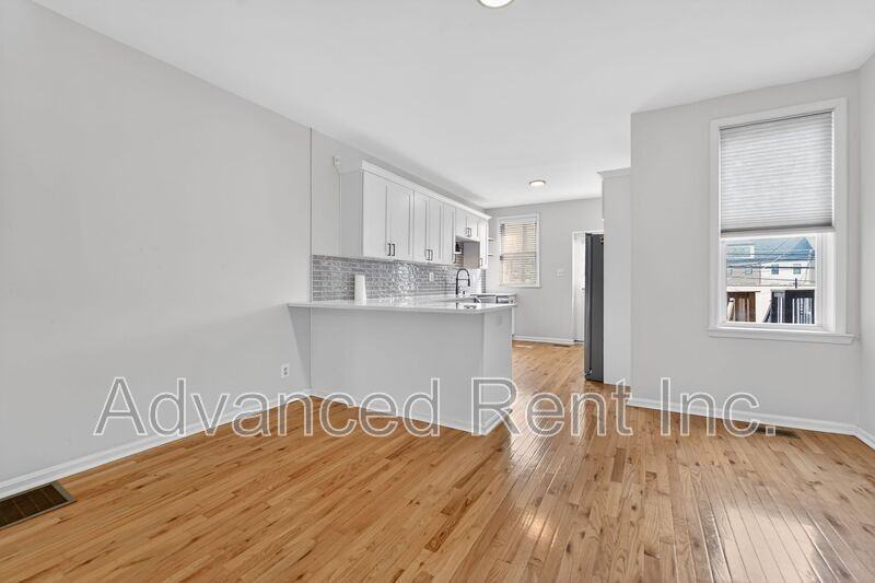 611 Grundy St - Photo 7 of 29