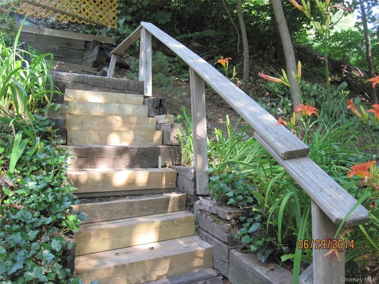 909 Route 9w S - Photo 3 of 12