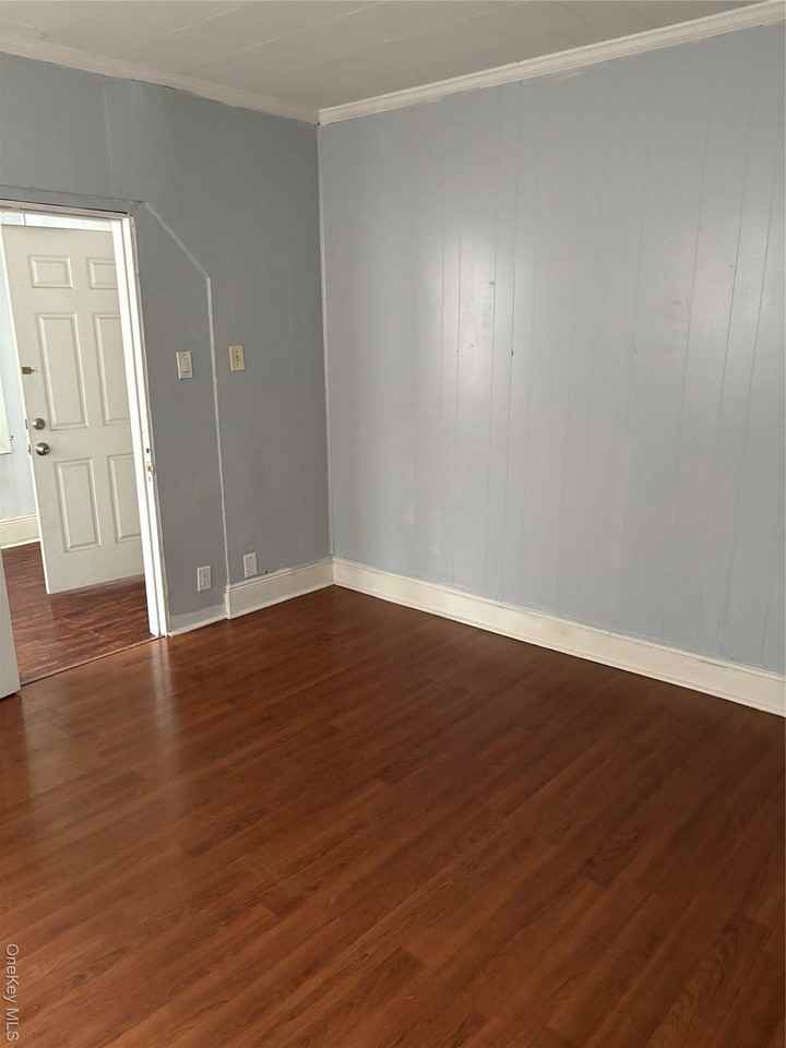 10911 131st St Unit 1 - Photo 2 of 4