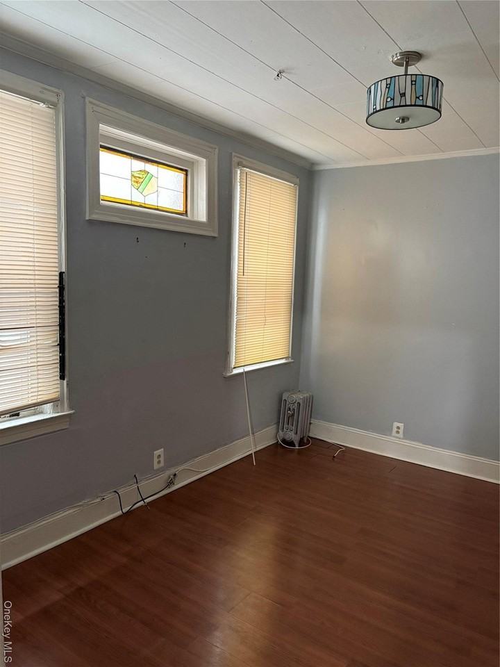 10911 131st St Unit 1 - Photo 3 of 4