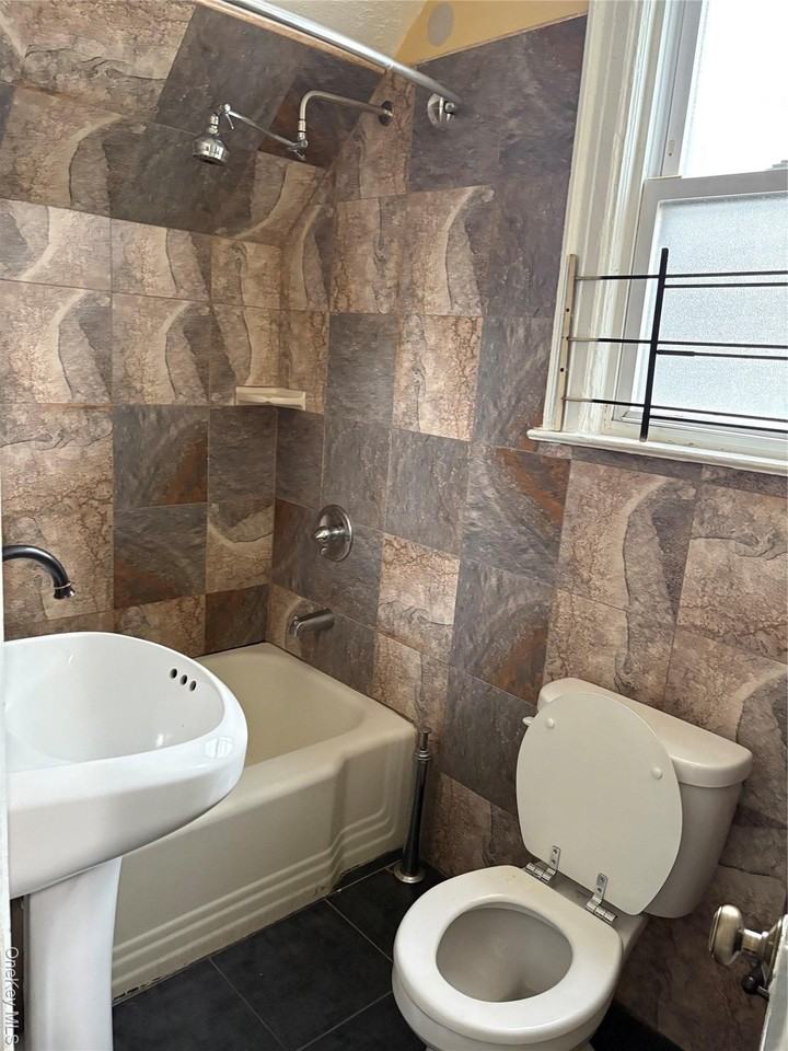 10911 131st St Unit 1 - Photo 4 of 4