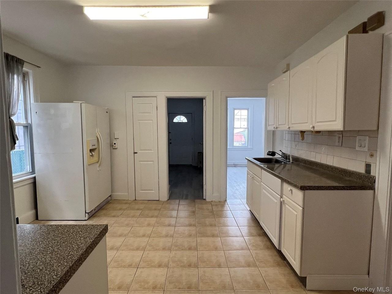 514 College Pl - Photo 3 of 13