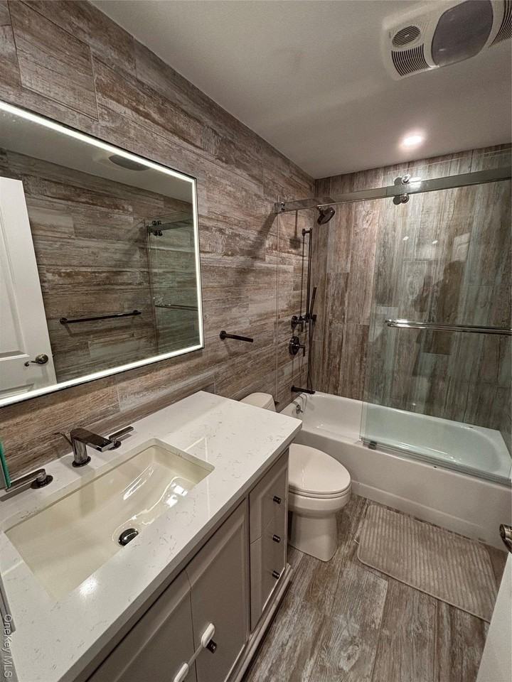 100 Cuttermill Rd Apt 1b - Photo 6 of 16