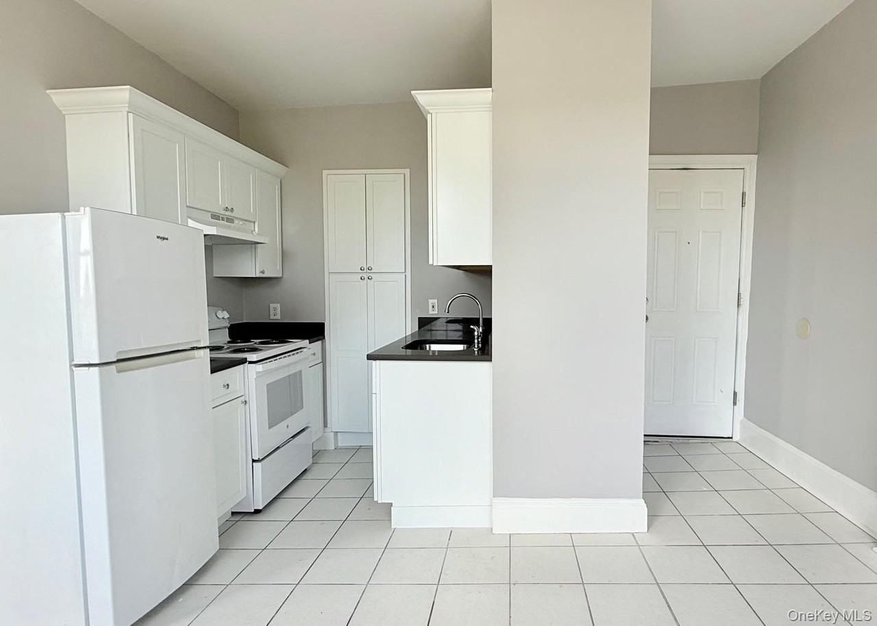 132 W Boston Post Rd Apt 5 - Photo 7 of 22