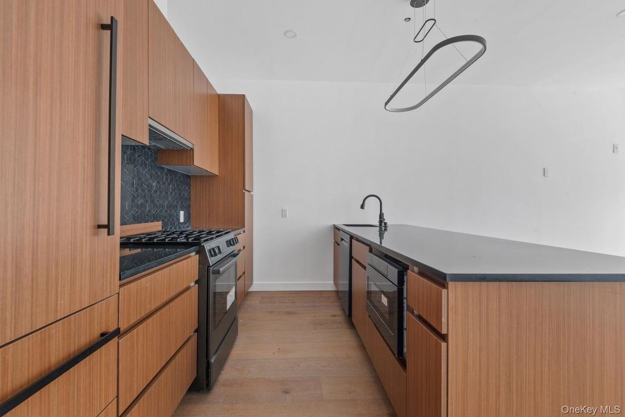 177 Smith St Apt 2 - Photo 3 of 11