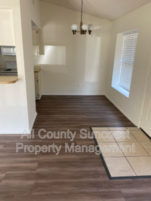 536 E Curlew Pl - Photo 3 of 9