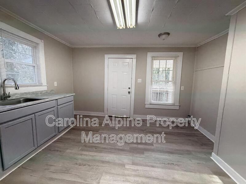 627 W Kerr St #A - Photo 7 of 19