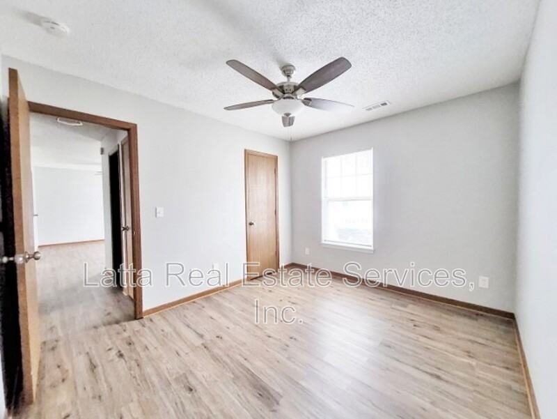 422 S Johnson Dr - Photo 4 of 7