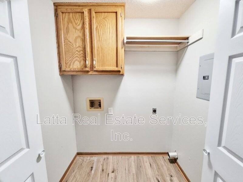 422 S Johnson Dr - Photo 7 of 7