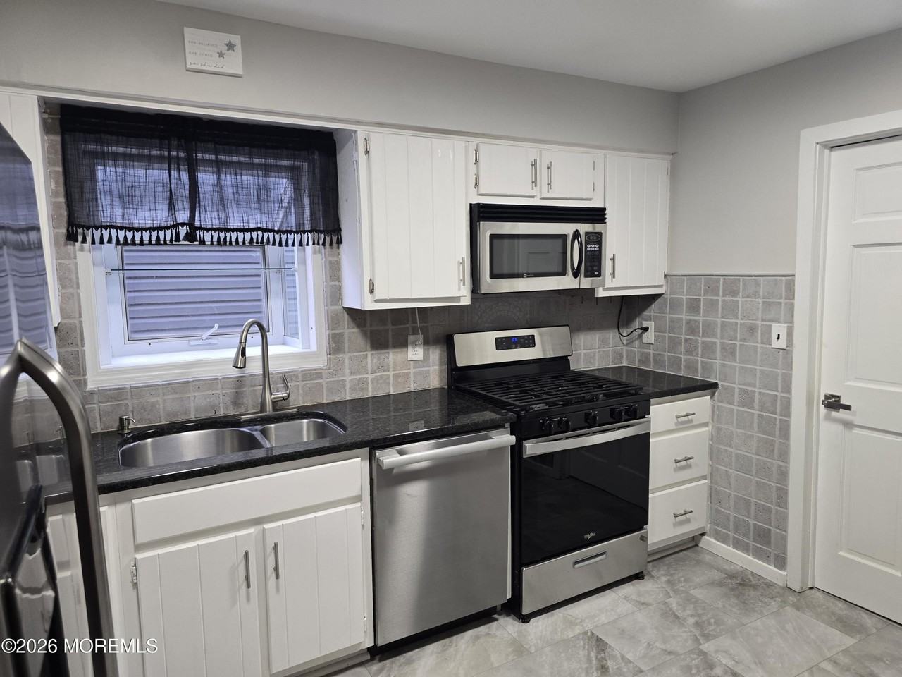 713 Buchanan St - Photo 2 of 14