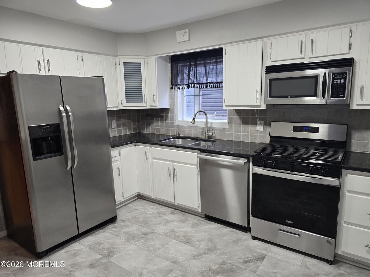 713 Buchanan St - Photo 3 of 14