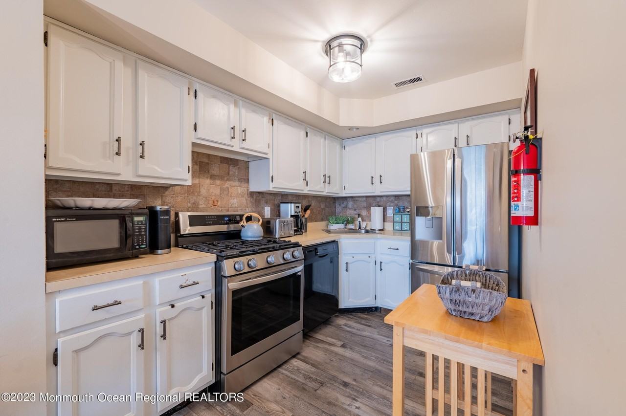 1713 Boulevard Apt 7 - Photo 2 of 18