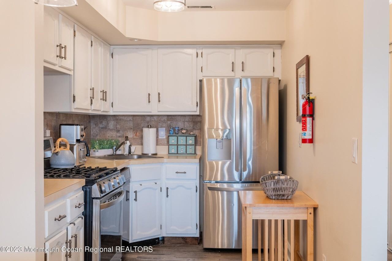 1713 Boulevard Apt 7 - Photo 3 of 18