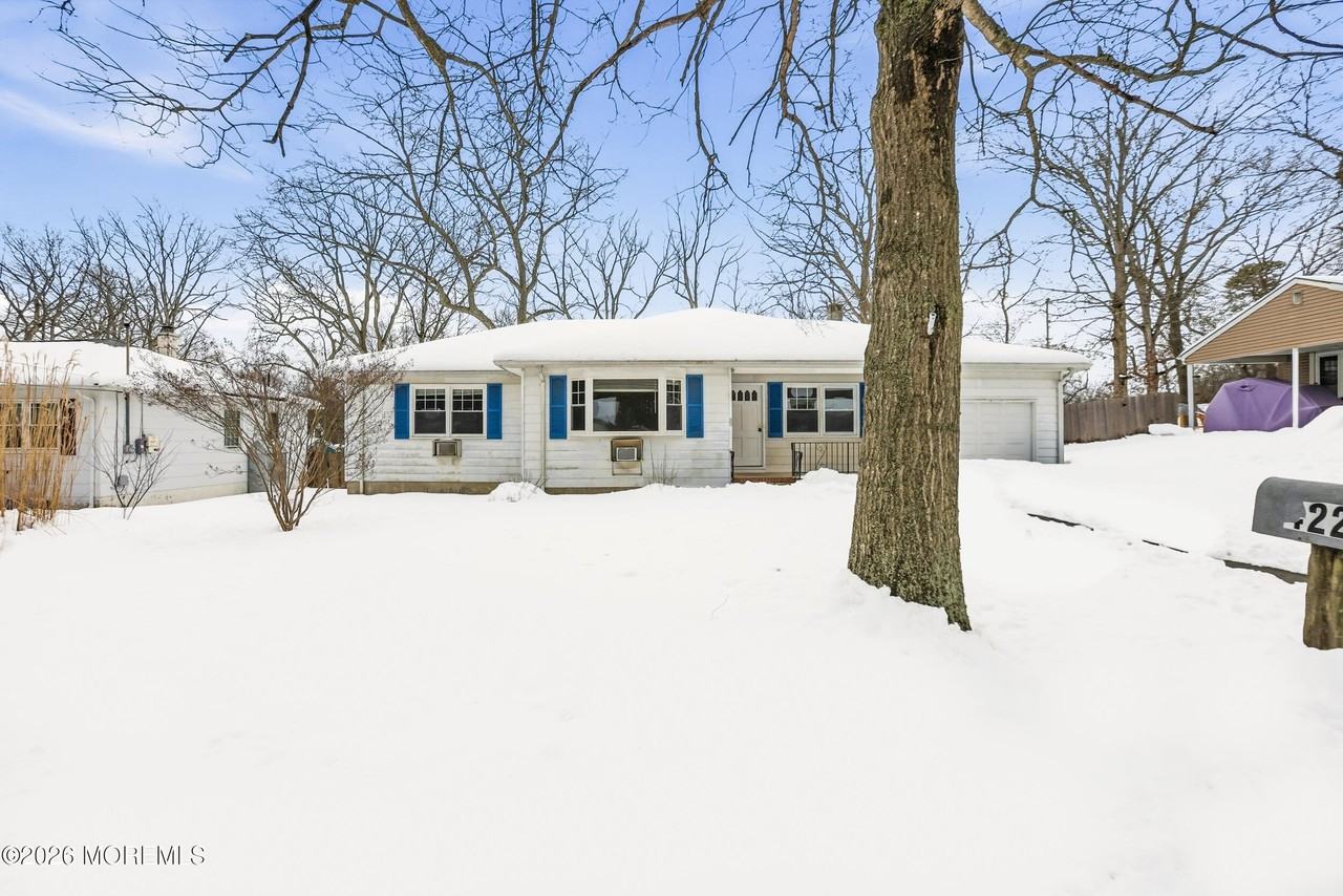 422 Shady Ln - Photo 2 of 13