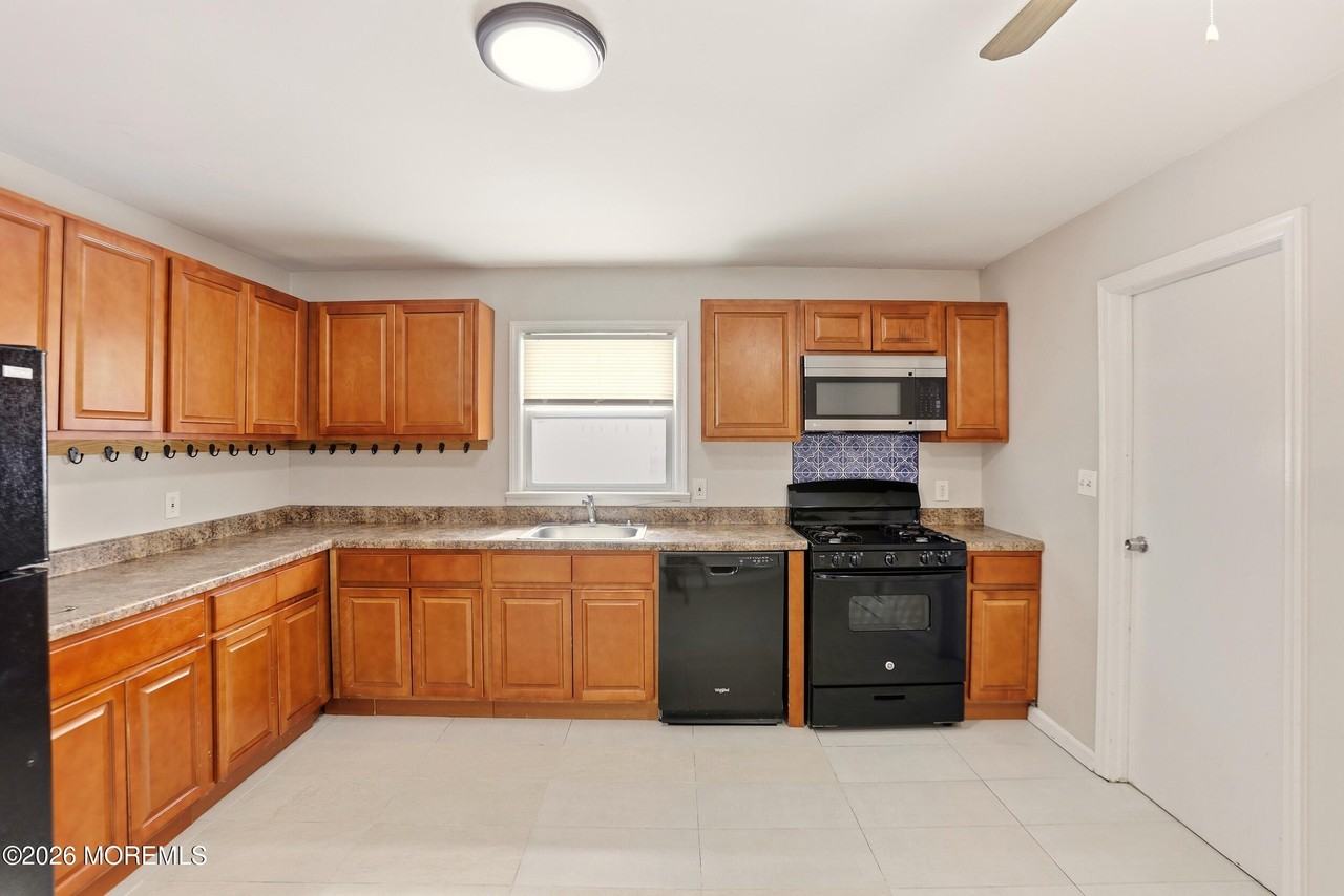 422 Shady Ln - Photo 4 of 13