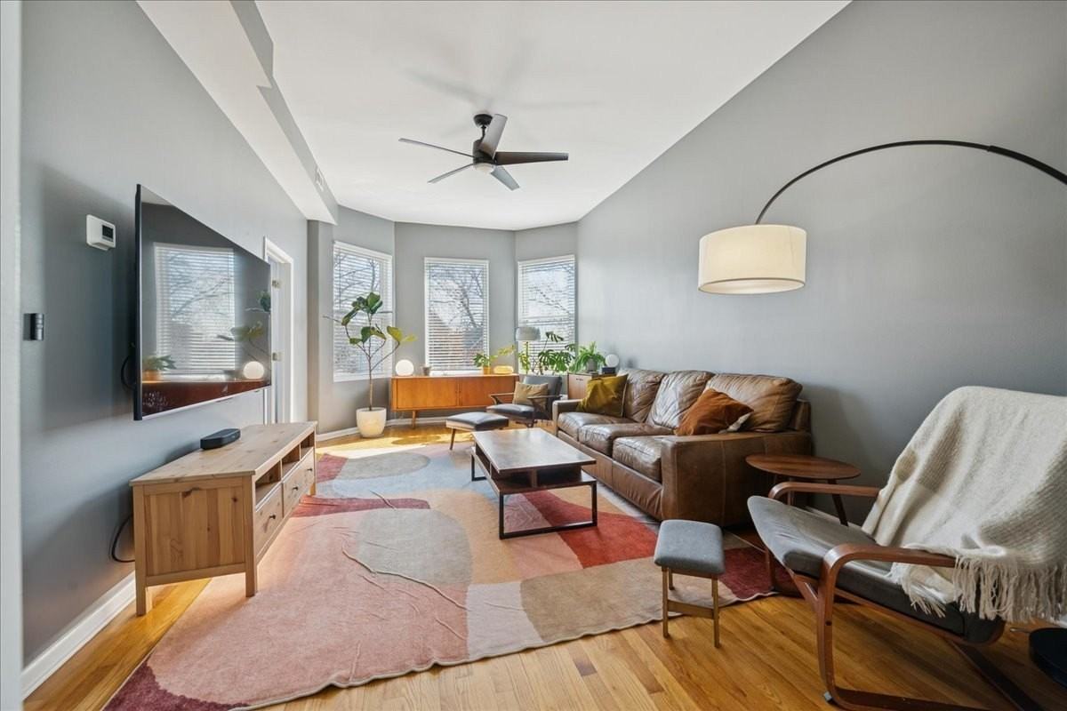 3024 N Sawyer Ave Unit 2 - Photo 2 of 18