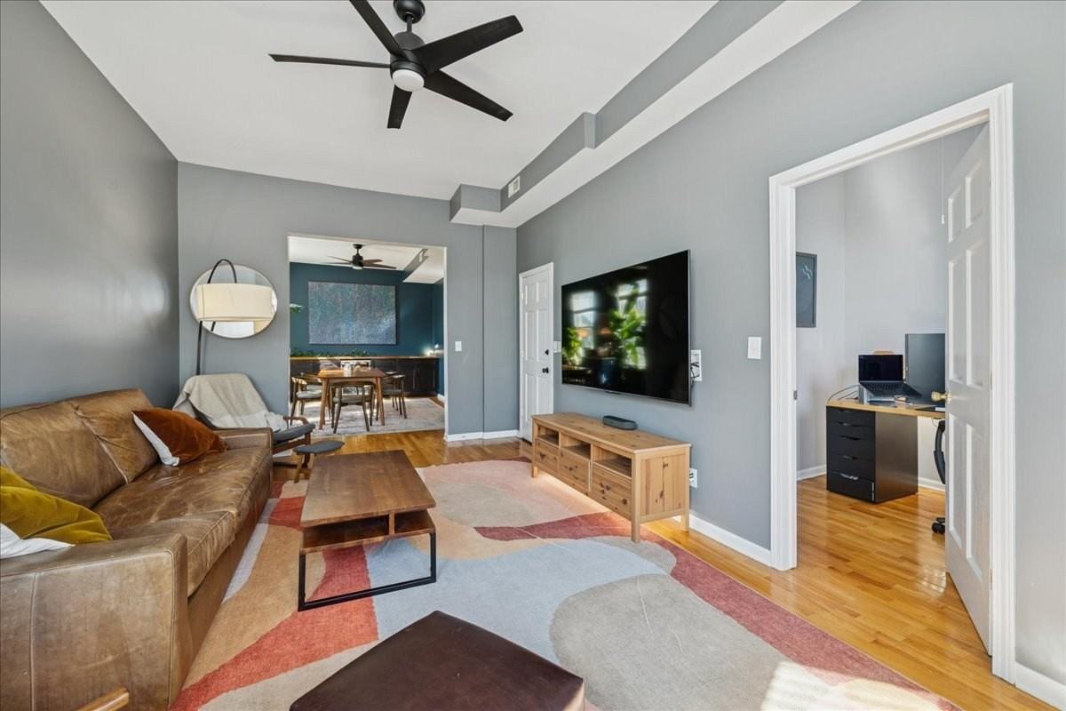 3024 N Sawyer Ave Unit 2 - Photo 3 of 18