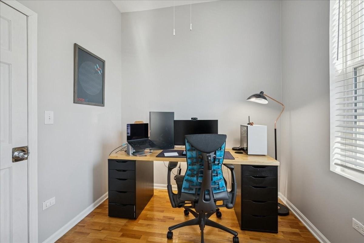 3024 N Sawyer Ave Unit 2 - Photo 4 of 18