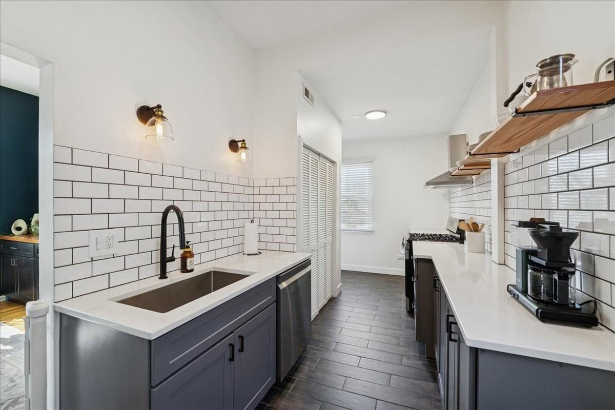 3024 N Sawyer Ave Unit 2 - Photo 7 of 18