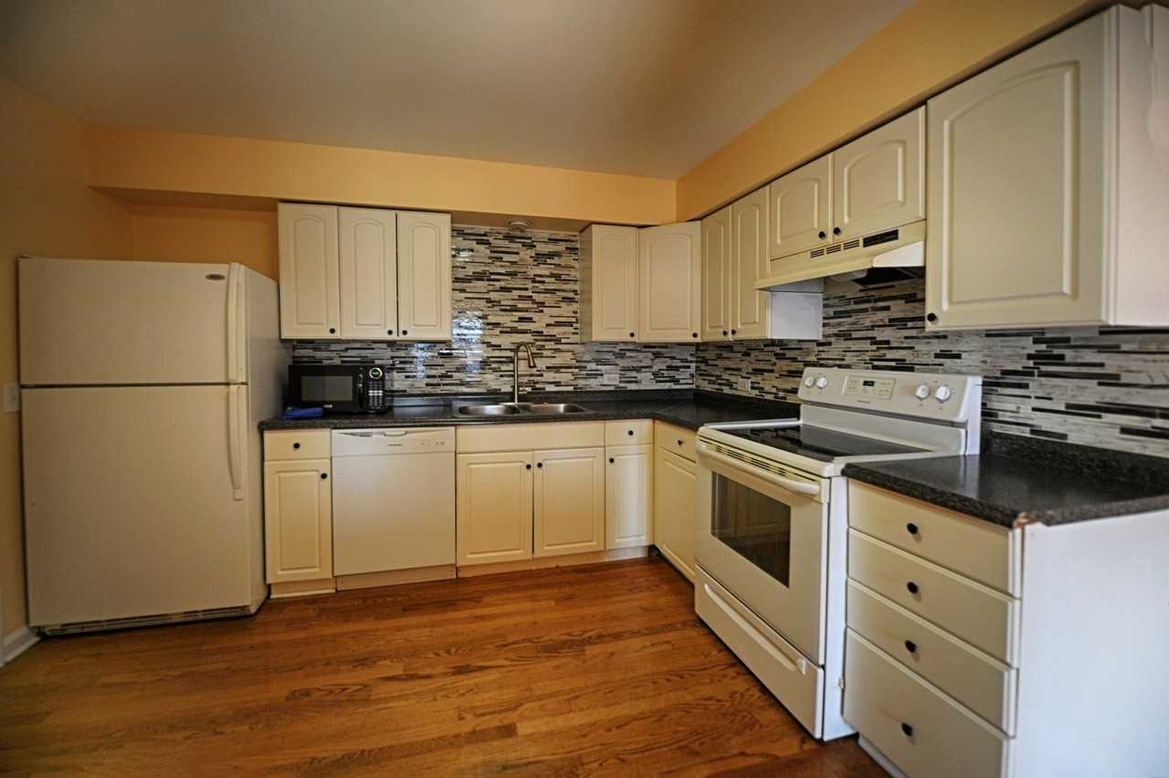 2423 Ogden Ave Apt 9 - Photo 5 of 12