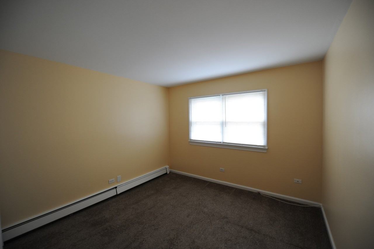 2423 Ogden Ave Apt 9 - Photo 6 of 12