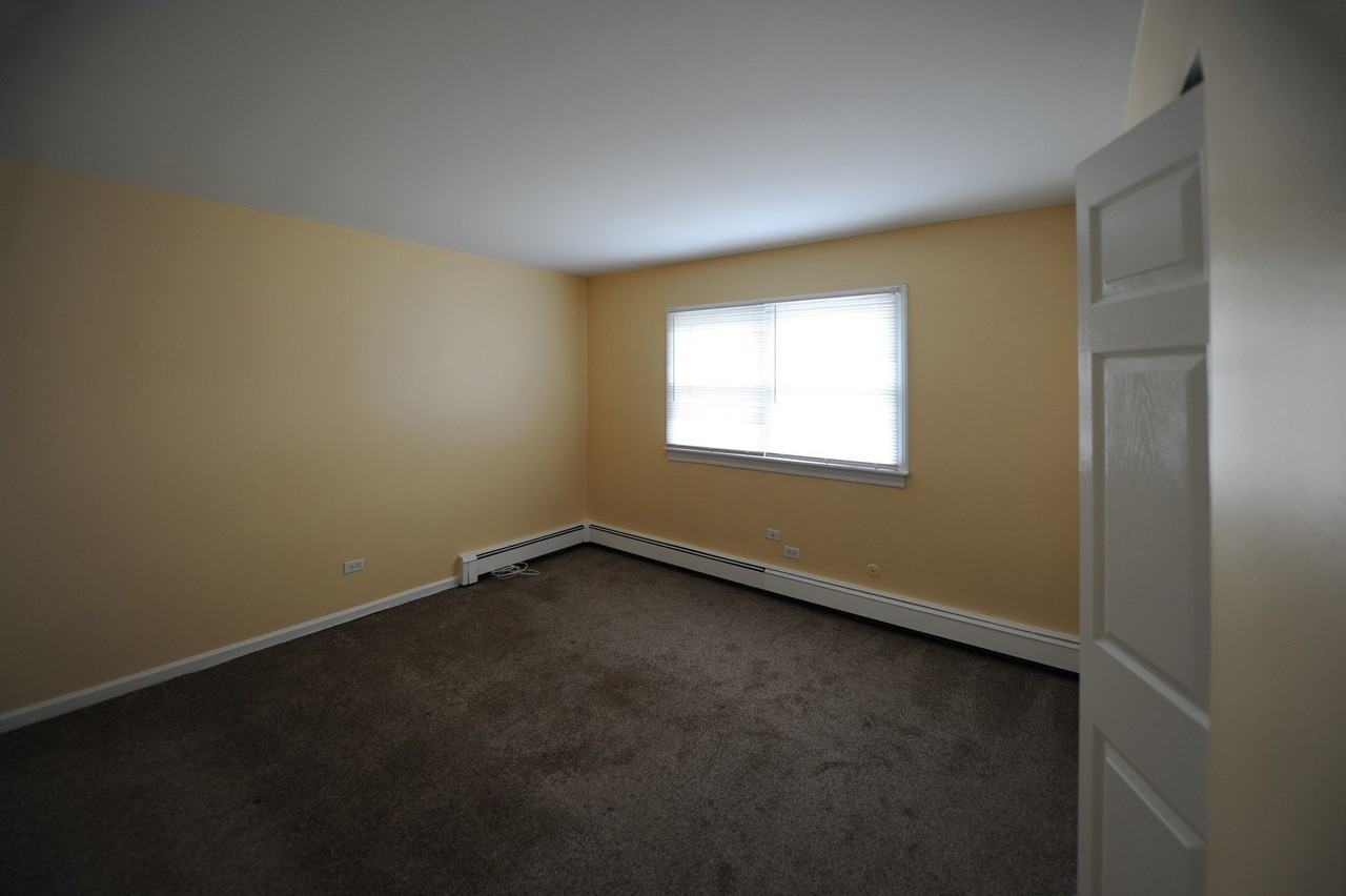 2423 Ogden Ave Apt 9 - Photo 7 of 12