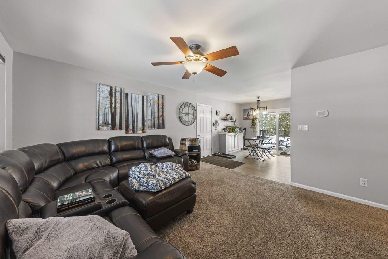 1620 Lucylle Ave - Photo 3 of 21