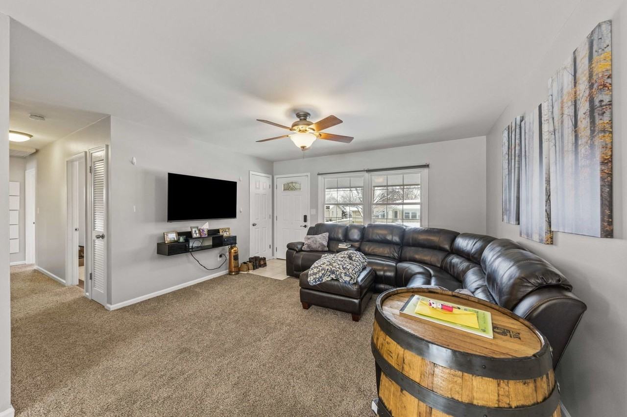 1620 Lucylle Ave - Photo 4 of 21