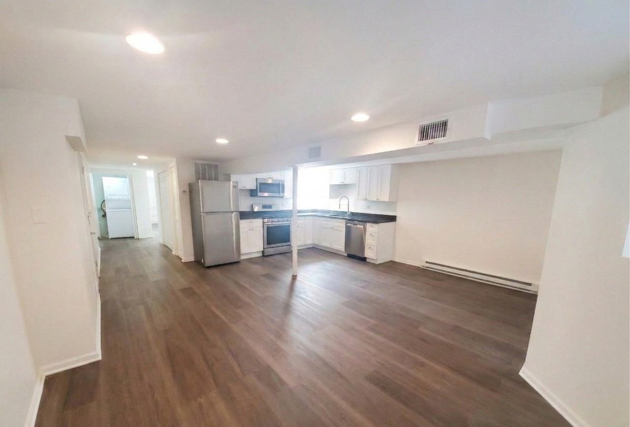 2139 W Belmont Ave Apt G - Photo 2 of 8