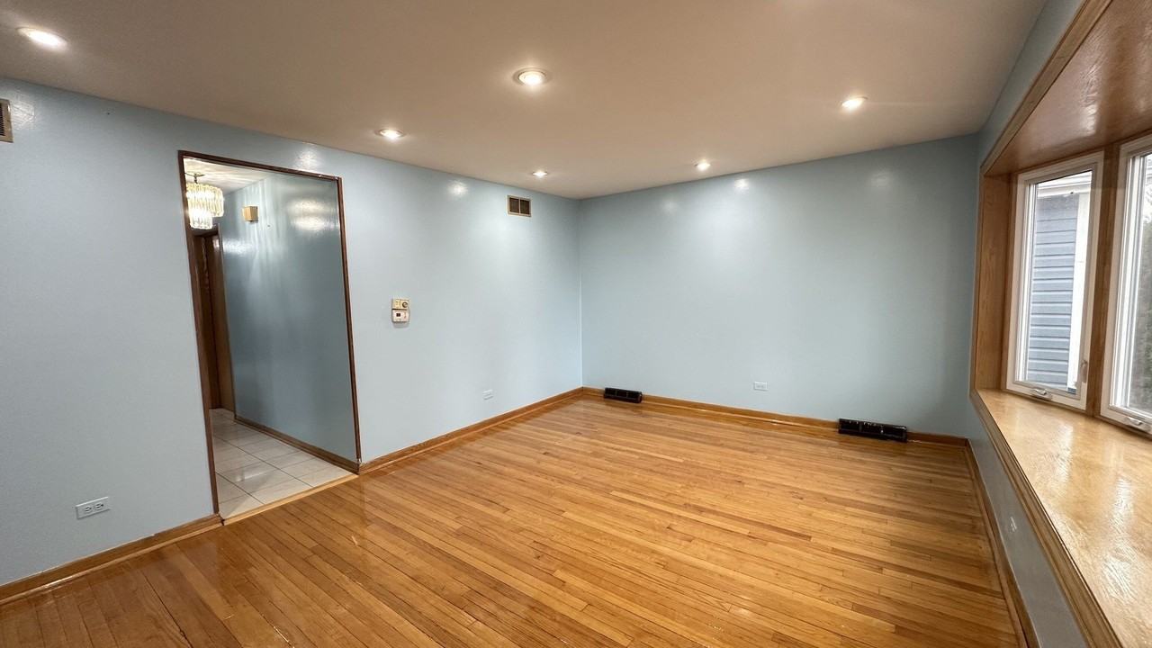 4819 W Winnemac Ave - Photo 2 of 19