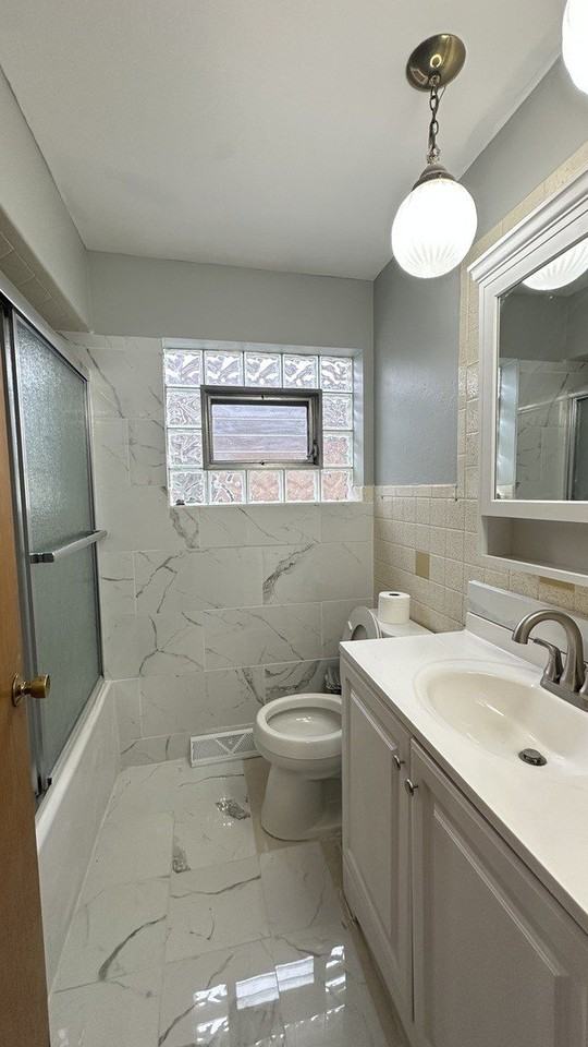 4819 W Winnemac Ave - Photo 4 of 19