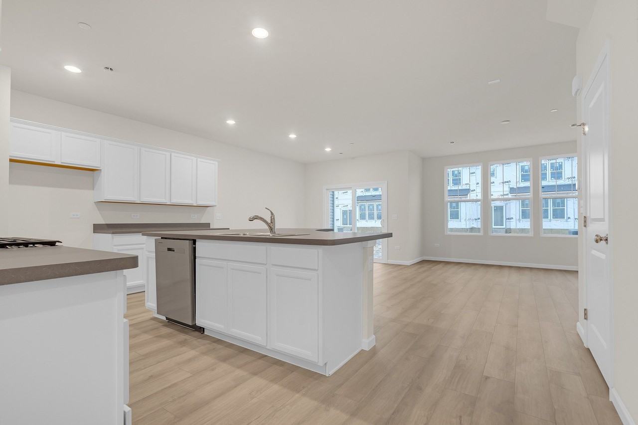 5913 Hawkweed Dr - Photo 2 of 20