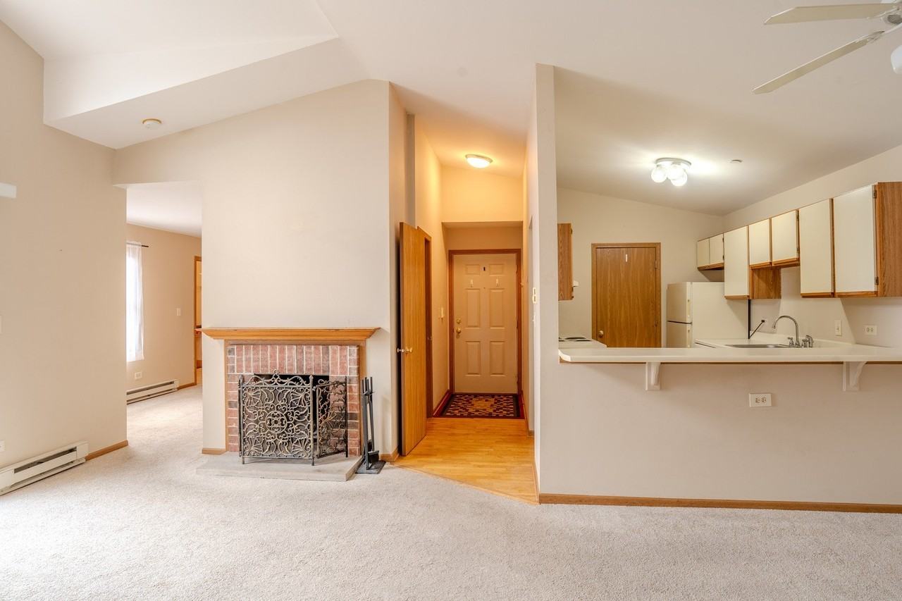 1345 Cunat Ct Apt 3d - Photo 2 of 9