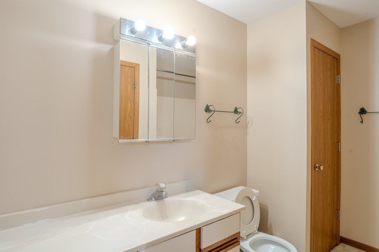 1345 Cunat Ct Apt 3d - Photo 7 of 9