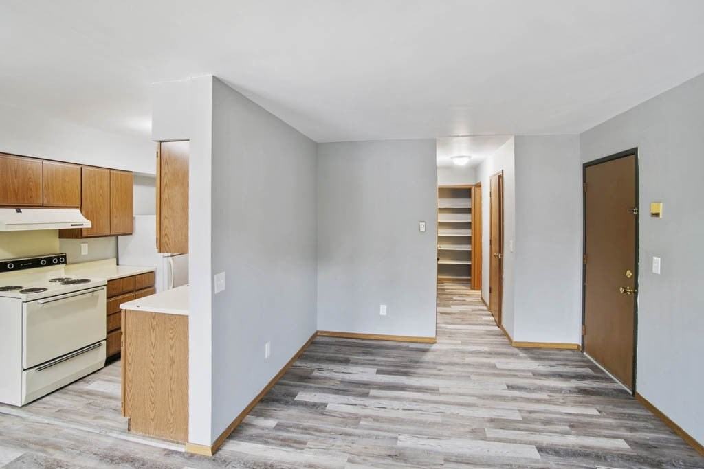 405 E Reed St Apt 13 - Photo 4 of 9