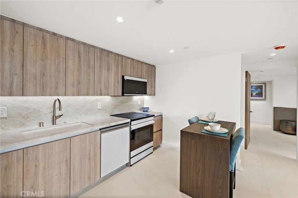 200 Alta Vista Way #B