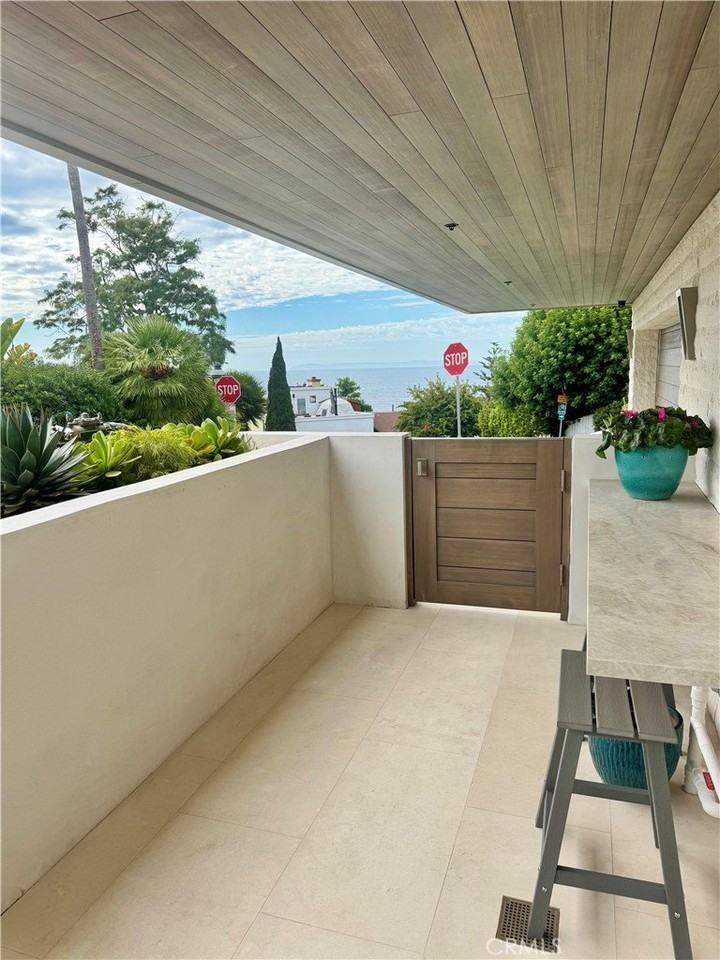 200 Alta Vista Way #B - Photo 4 of 28