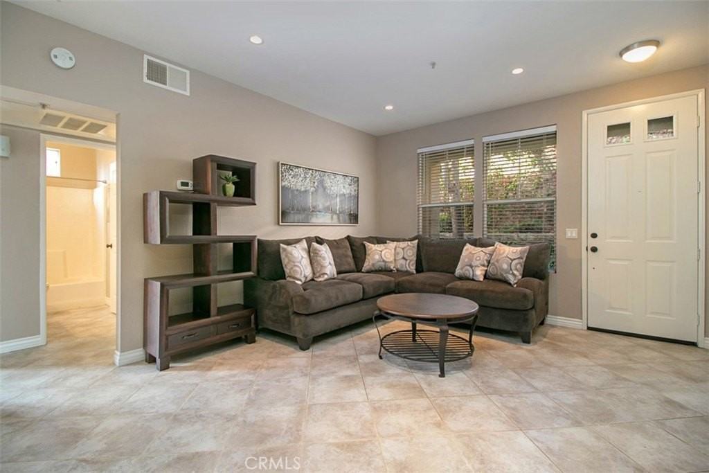 143 Draft Way - Photo 3 of 12