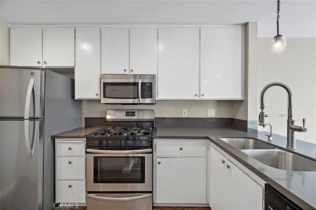 77 Golden Glen St #4 - Photo 7 of 24